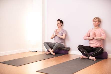 Warning Yoga
