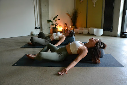 Yoga Liebe Yoga und Pilates