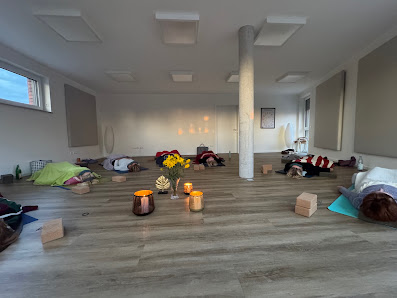 Land-Yoga Legden