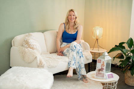 Lovely Yoga Susanne Stricker