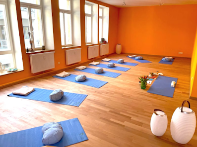 Yoga Landau - Yoga am Ufer