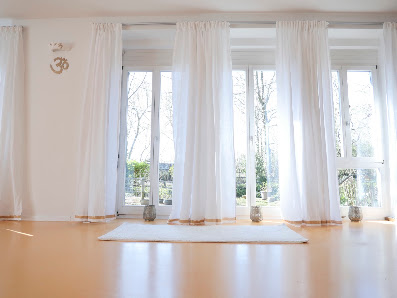 Yoga bewegt - Lenka Nikolaus
