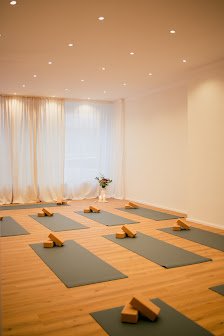 eins. yoga & pilates