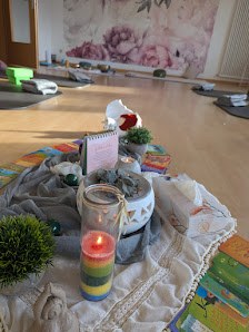 Lena Gundert Yoga in der Schwangerschaft und Kurse rund ums Mama- und Frau-Sein