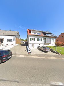 Lena Gundert Yoga in der Schwangerschaft und Kurse rund ums Mama- und Frau-Sein