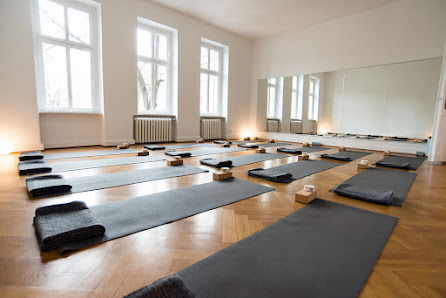 YOGA REBELLION – Berlin Neukölln