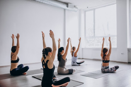 Yoga&More mit Romana