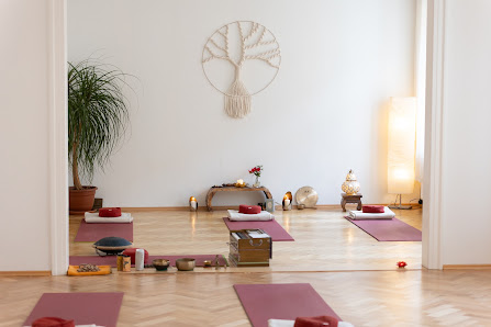 Im Moment Yoga & Thai Yoga Massage