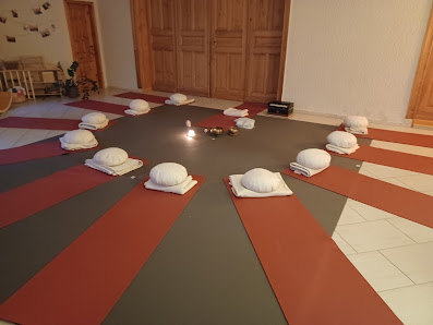 Claudia Mohrmann -Entspannungspädagogin und Yogalehrerin (Außensitz der Yogaschule Ananda GA)