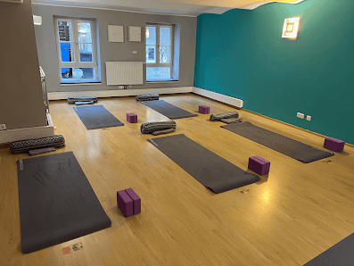 Holistic Femme – Yoga Center