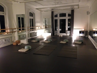 Tricia Bloch Yoga | Tanz