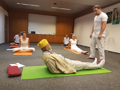 Dr. Mishra Academy Ahrensburg