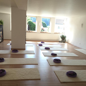 Anke Kühn Praxis für ganzheitliche Körpertherapie / YOGA STUDIO