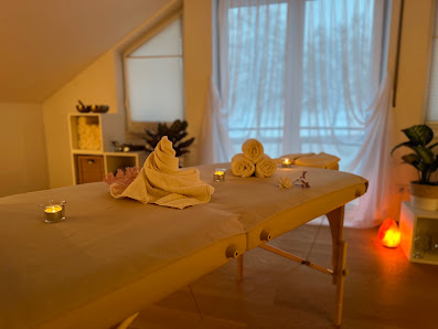 Body in Balance durch Massagen und Yoga