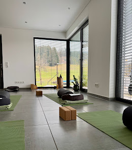 Caro Locher Yoga