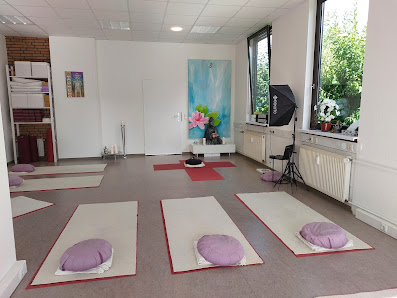 Sabine Christof Yogaschule & Kunst-Atelier Schöneck/ Schmerztherapie