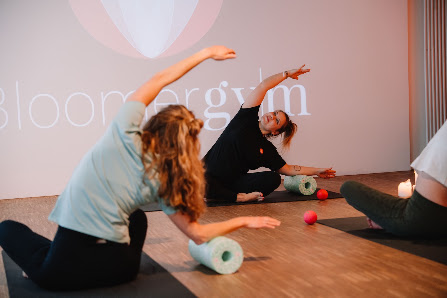 Linda Kaluza - Kali Heart Yoga (Yoga & Zenthai Shiatsu)