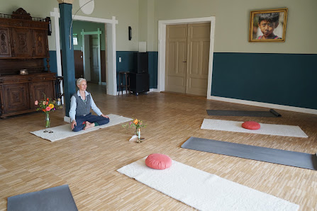 Lisa Erichson - Schule für Yoga und Bewegung im Wandel