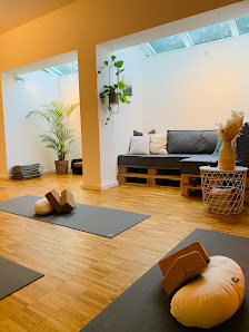 Corinna Ball - blooming yoga