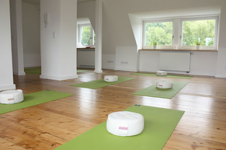Achtsamkeit & Yoga | Nicola Belker