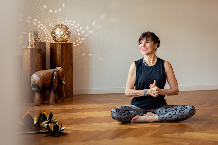FlowingOm Yoga & Pilates