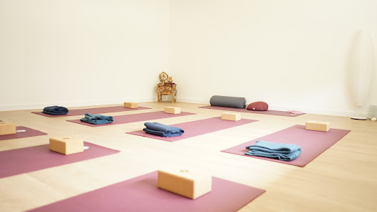 One World Yoga Eva Paasch