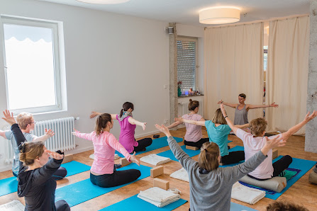 YUMMIE YOGA