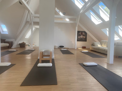LIVINGYOGA DÜSSELDORF Yogaschule Brigitte Wollenhaupt