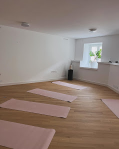 Naomi Claire Yoga