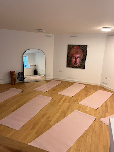 Naomi Claire Yoga