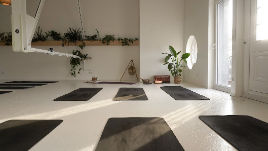 Yoga Labor Berlin | Yoga Kurse, Ausbildung & Retreats