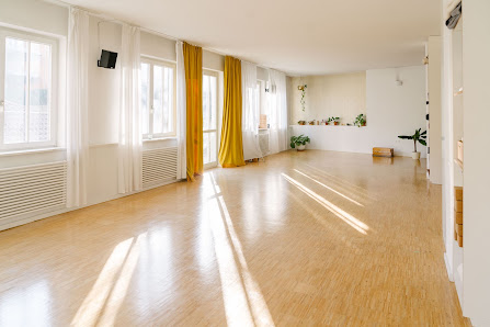 EMBODIED PEACE - Coaching & Yoga