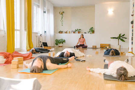EMBODIED PEACE - Coaching & Yoga