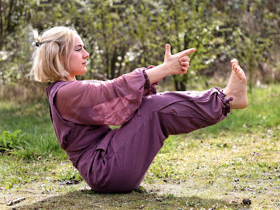 Yoga Bumblebee