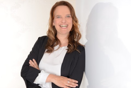 Schwangeren Yoga - HypnoBirthing - Rückbildungkurs - PEKiP -Hormonyoga Evelyn Schweizer - Kurse - Erfahren und kompetent