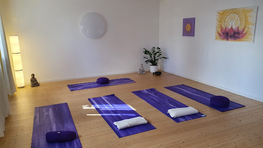 Sunshine Yoga Dresden-Pia Müller/Naam Yoga, Sukshma Vyayama, Yin Yoga, Harmonyum, Aromaölmassagen, Klangschalen Behandlungen