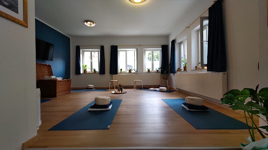Nicole Zurek Yoga