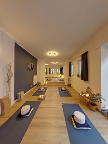 Nicole Zurek Yoga