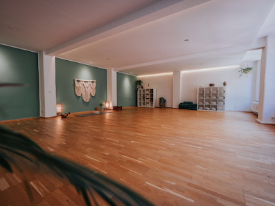 Ayouma - Yoga, Movement & Expression