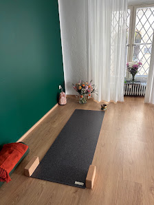 Yoga.Between.The. Lines