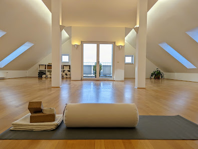 Yogaful Space Neumarkt | Yoga Studio | Ausbildung | Thai Yoga Massage