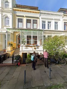 Anke Kuron, Tanzpädagogin und Tanztherapeutin, Yogalehrerin
