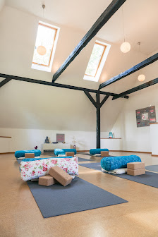 Nicole Mende - Yoga Home Quelkhorn