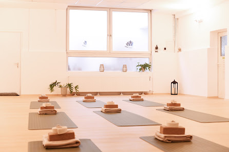 Yoga im Hof