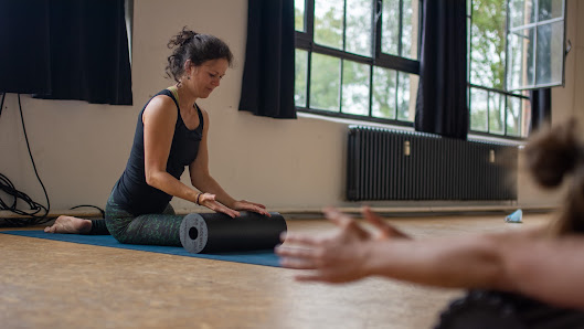 TalTreeYoga im Bahnhof Blo