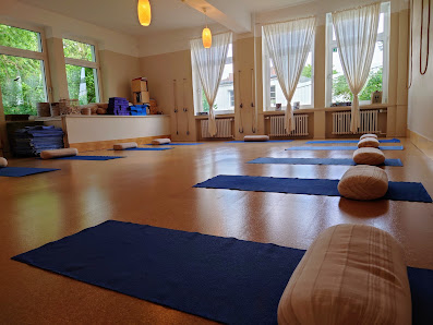 Iyengar Yoga Studio Bielefeld, Inh. Melanie Tholen