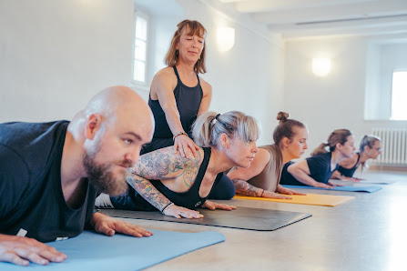 Isa Cave Yoga