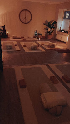 happybalanceyoga - Sarah Loheide