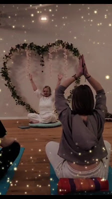 Balance im Herz Yoga Raum in Mannheim