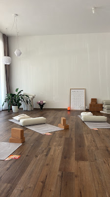 ESCAPE TO RETURN STUDIO